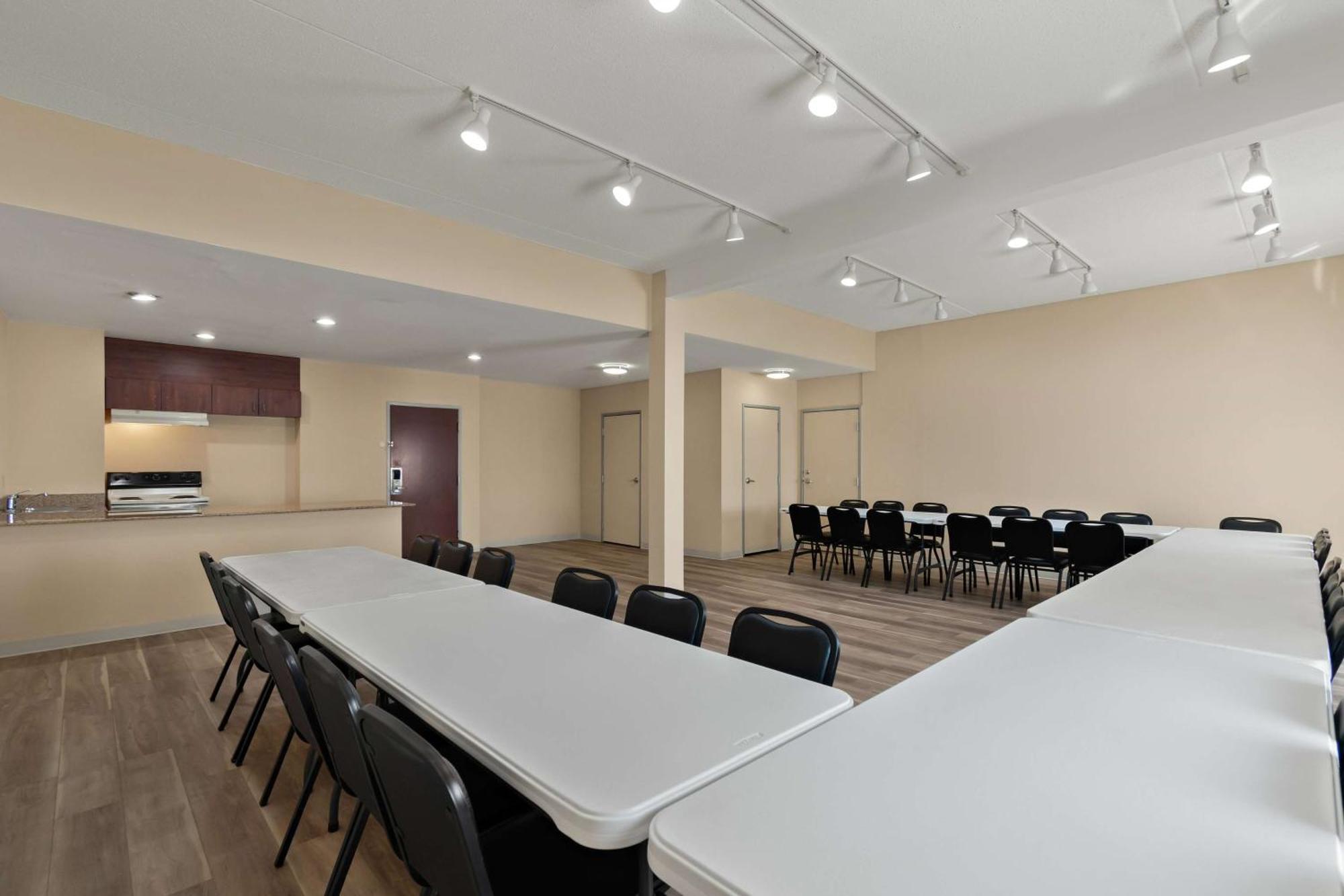 Ramada By Wyndham Harrisburg/Hershey Area Ngoại thất bức ảnh