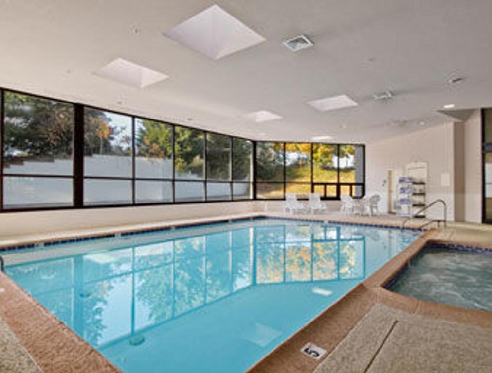 Ramada By Wyndham Harrisburg/Hershey Area Ngoại thất bức ảnh